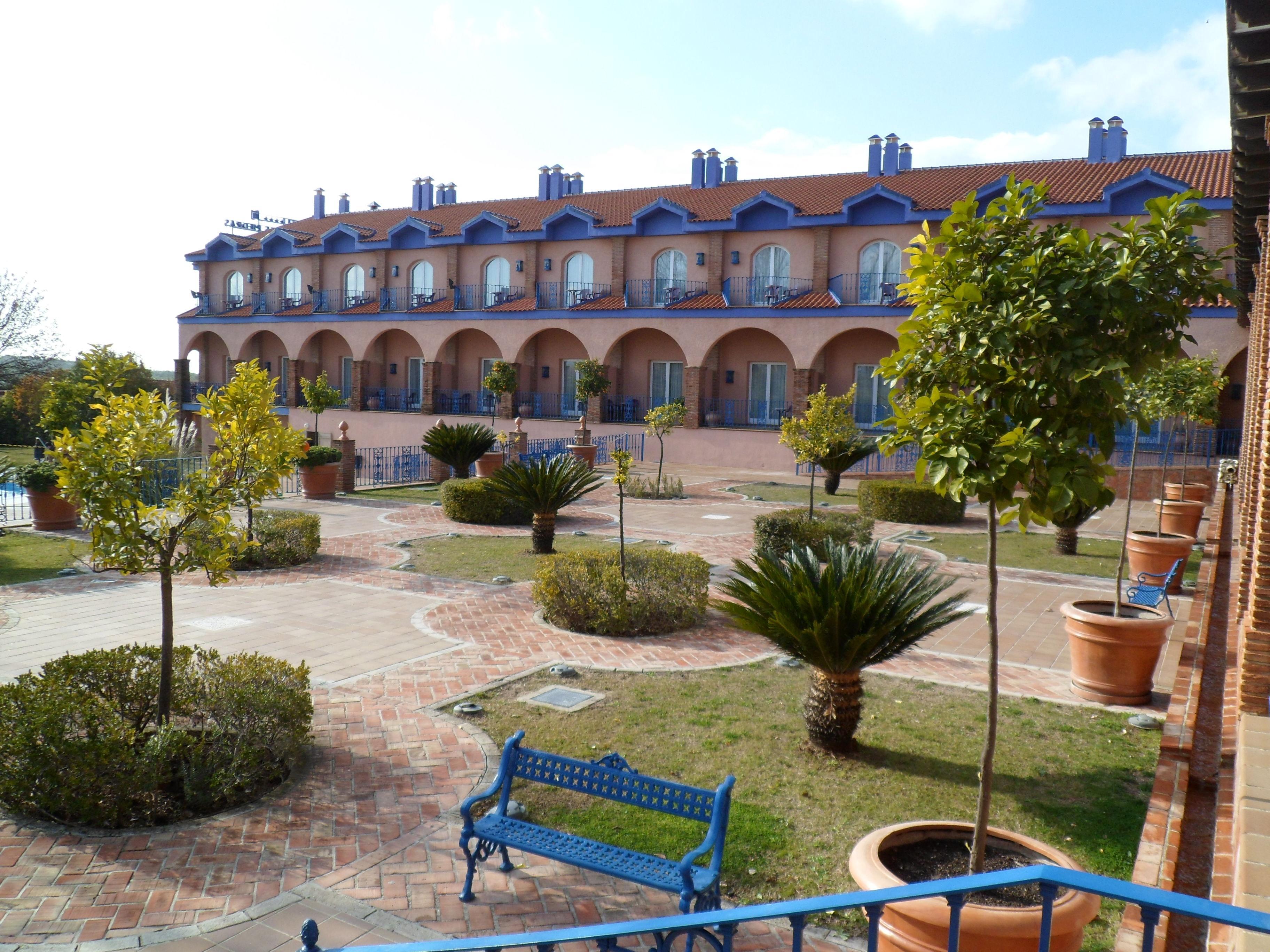 Hotel Fuente Las Piedras Cabra Exterior photo